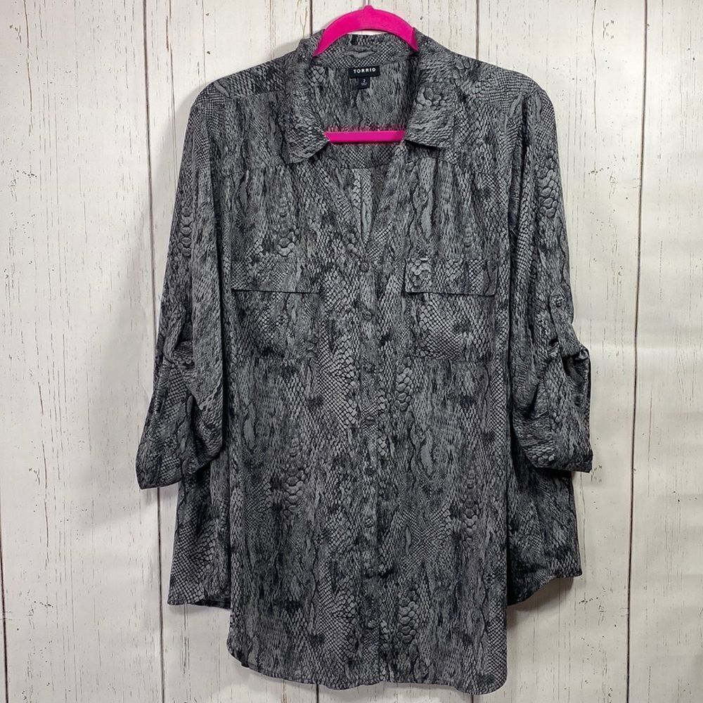 Torrid Plus Size Snakeskin Print Blouse Modern Chic Neutral Top Blouse